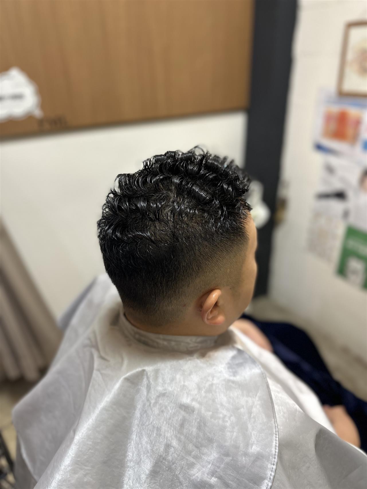 アイロンにて癖をつけセットしやすいスタイルに